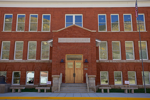 Photo of Silverton School entrance